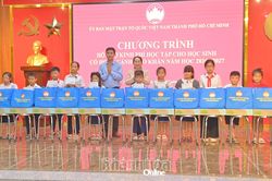 Trao hơn 100 triệu đồng hỗ trợ học sinh có hoàn cảnh khó khăn xã Nam Ninh Hòa