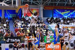 Thắng kịch tính Ho Chi Minh City Wings, Saigon Heat giành vé vào play-off