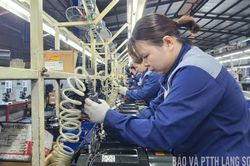 Công nghiệp bứt tốc