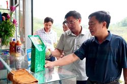 Hội N&ocirc;ng d&acirc;n tỉnh L&agrave;o Cai l&agrave;m việc với Đảng ủy x&atilde; Mường Hum về ph&aacute;t triển n&ocirc;ng nghiệp, n&ocirc;ng d&acirc;n, n&ocirc;ng th&ocirc;n