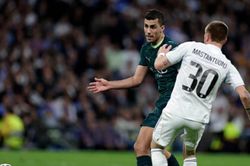 Real Madrid bất ngờ rút lui khỏi thương vụ Rodri: Lựa chọn bến đỗ nghiêng về Barcelona