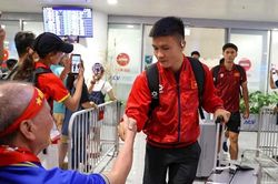 ĐT Việt Nam đấu Campuchia: Đừng để vinh quang của Hoàng Đức làm lu mờ giá trị Quang Hải