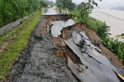 Mưa lũ gây 250 điểm sạt lở, giao thông Lào Cai thiệt hại hơn 3 tỷ đồng