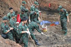 Phát hiện thêm 17 bộ hài cốt liệt sĩ tại Công viên Lê Thị RiêngPhát hiện thêm 17 bộ hài cốt liệt sĩ tại Công viên Lê Thị Riêng
