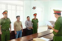 Khởi tố 2 bị can ch&ocirc;n lấp tr&aacute;i ph&eacute;p 134 tấn vỏ s&ograve;, ốc chết g&acirc;y &ocirc; nhiễm m&ocirc;i trườngKhởi tố 2 bị can ch&ocirc;n lấp tr&aacute;i ph&eacute;p 134 tấn vỏ s&ograve;, ốc chết g&acirc;y &ocirc; nhiễm m&ocirc;i trường