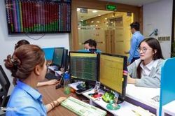 Chứng kho&aacute;n ng&agrave;y 7/8: VN-Index trở lại sắc xanh, thanh khoản cải thiện