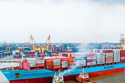 Nhập siêu lớn có kéo lùi tăng trưởng?