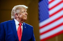 Ông Trump ký sắc lệnh cấm 'du lịch sinh con' lấy quốc tịch Mỹ