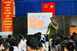 Bám dân, giữ an ninh, trật tự vùng trung tâm 'Cao sơn ngọc quế'