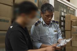 H&agrave; Nội tăng cường kiểm so&aacute;t thị trường, xử l&yacute; nghi&ecirc;m h&agrave;ng giả