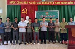 Bàn giao 80 con dê giống sinh sản cho nông dân xã Sơn Lộ