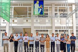 Chủ tịch UBND tỉnh kiểm tra tiến độ x&acirc;y dựng nh&agrave; Đại đo&agrave;n kết v&agrave; cơ sở vật chất trường lớp