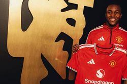 Manchester United đón tân binh 18 tuổi Cristian Orozco