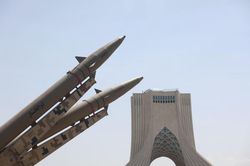 Houthi tập kích dữ dội cứ điểm quân sự Ả Rập Xê Út