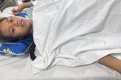 MS 1104: 17 tuổi chưa một ngày đến trường, nữ sinh thiểu năng trí tuệ lại đối mặt ca phẫu thuật hơn 100 triệu đồng
