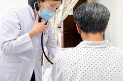 Sốt kéo dài sau Covid-19, người đàn ông 43 tuổi phát hiện mắc lao màng ngoài tim hiếm gặp