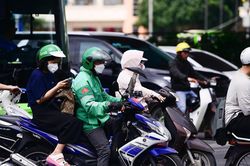 Đang mưa dông chuyển ngay sang nắng nóng gay gắt, cảnh báo sốc nhiệt khi làm việc ngoài trời