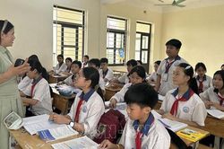 Hiệu trưởng, phó hiệu trưởng giảm chức sau sắp xếp được bảo lưu phụ cấp