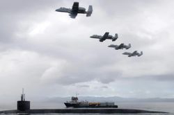 Cường kích A-10 'hộ tống' tàu ngầm hạt nhân USS Nebraska, Mỹ phát tín hiệu mới về năng lực răn đe