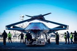 Tàu sân bay Mỹ đầu tiên sẵn sàng điều khiển UAV tiếp dầu MQ-25