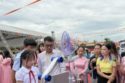 Đ&agrave; Nẵng: Học sinh trải nghiệm 'm&ugrave;a h&egrave; số' với robot, STEM, AI