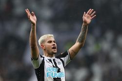 Lý do Newcastle buộc phải bán Guimaraes cho Arsenal