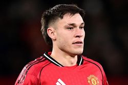 FIFA thanh to&aacute;n tiền cho MU vụ Ugarte