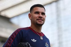 Thương vụ bom tấn Guimaraes của Arsenal bất ngờ tr&igrave; ho&atilde;n