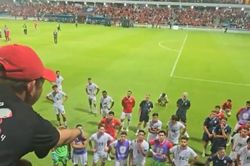 CĐV Indonesia nổi giận sau khi đội nhà bị loại khỏi ASEAN Cup