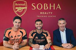 Arsenal c&ocirc;ng bố t&acirc;n binh Bruno Guimaraes