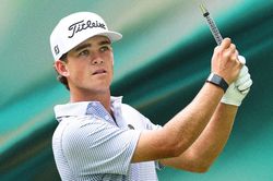 Tân binh 21 tuổi đánh bại golfer số 1 thế giới