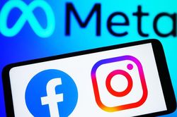 Meta nhận án phạt kỉ lục 942 triệu USD