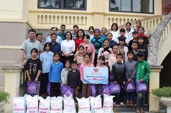 Tiếp sức cho trẻ em vùng cao Si Ma Cai đến trường