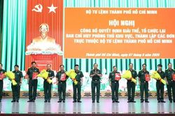Giải thể, tổ chức lại lực lượng qu&acirc;n sự địa phương; th&agrave;nh lập Trung đo&agrave;n bộ binh, Trung đo&agrave;n hỗn hợp