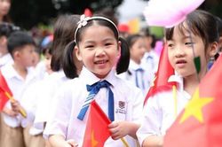 Bộ GDĐT chỉ đạo sắp xếp trường lớp; tuyển dụng, điều động, biệt phái, sử dụng đội ngũ giáo viên