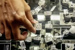 Sáng 8/8, giá bạc thế giới neo ở ngưỡng hơn 63 USD/ounce