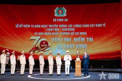 Chủ tịch Quốc hội Trần Thanh Mẫn dự Lễ kỷ niệm 70 năm Ngày truyền thống lực lượng Cảnh sát kinh tế và đón nhận Huân chương Hồ Chí Minh