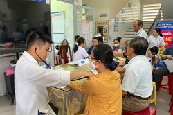 Liên Chiểu tổ chức khám sức khỏe định kỳ, sàng lọc miễn phí cho hơn 600 người dân
