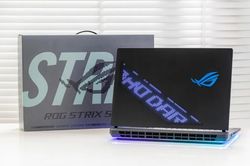 Laptop ROG Strix SCAR giá gần 180 triệu đồng