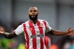 Man United chiêu mộ tiền đạo của Brentford