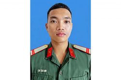 Truy tặng Huân chương Bảo vệ Tổ quốc hạng Ba cho chiến sĩ dũng cảm hy sinh cứu đồng đội