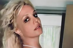 Britney Spears bất ổn