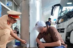 Cảnh sát giao thông Đà Nẵng test ma túy hàng loạt tài xế trước giờ xuất bến