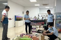 Chi cục Quản l&yacute; thị trường H&agrave; Nội: Ph&aacute;t hiện vụ h&agrave;ng giả nh&atilde;n hiệu Apple quy m&ocirc; lớn