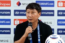 HLV Kim Sang-sik nói điều đặc biệt về Đình Bắc sau cú đúp vào lưới Campuchia