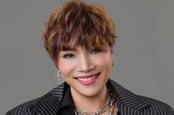 Nỗi day dứt của nữ ca sĩ Việt nổi tiếng đang sống ở Mỹ, là mẹ của 3 con