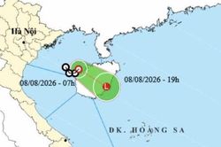 Áp thấp nhiệt đới trên Vịnh Bắc Bộ vẫn di chuyển chậm