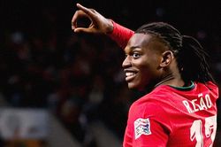 Tin tức về chuyển nhượng 8/8: MU gọi Leao, Liverpool xong Araujo