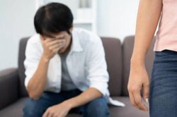 Kết hôn 8 năm, chồng bàng hoàng phát hiện cả 3 con gái đều không phải con đẻ