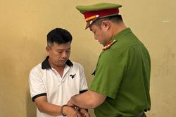 Bắt Trưởng ban quản l&yacute; chung cư ở TPHCM lừa đảo b&aacute;n nh&agrave; t&aacute;i định cư
